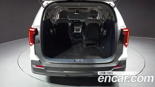 Kia Carnival 2025 — Şəkil 18/40