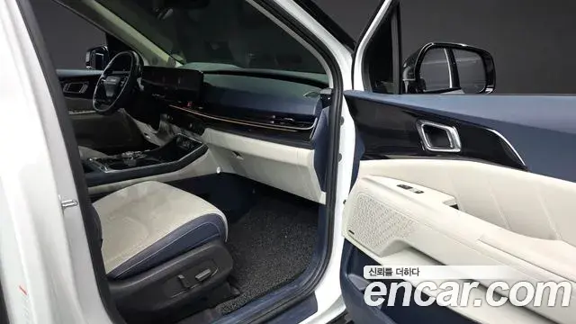 Kia Carnival 2025 — Şəkil 17/40