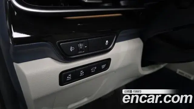 Kia Carnival 2025 — Şəkil 8/40