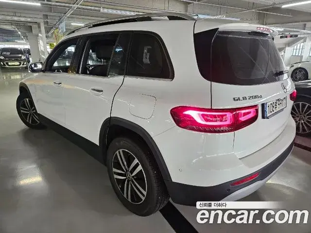 Mercedes-Benz GLB-Class 2021 — Фото 2/9