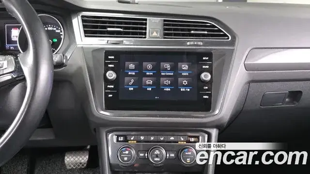 Volkswagen Tiguan 2018 — Фото 19/20