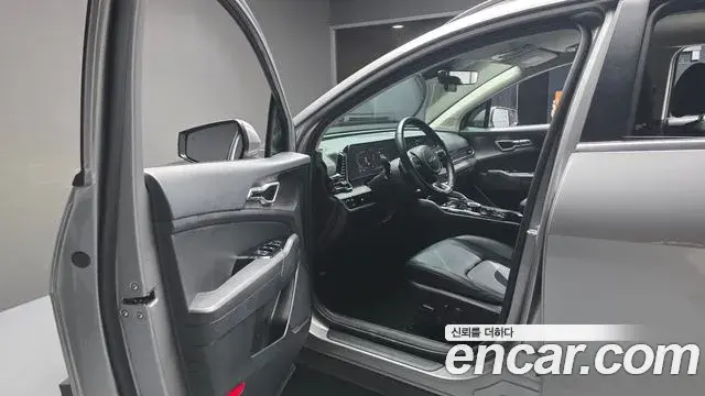 Kia Sportage 2023 — Photo 8/20