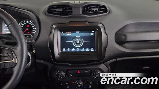 Jeep Renegade 2022 — Фото 13/20