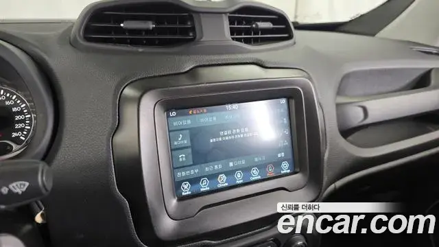 Jeep Renegade 2022 — Фото 15/20