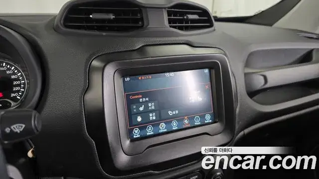 Jeep Renegade 2022 — Фото 16/20