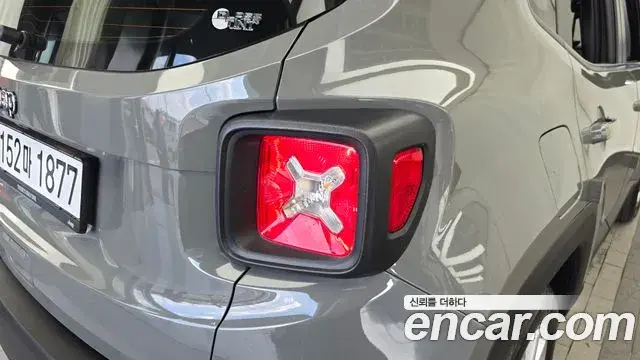 Jeep Renegade 2022 — Photo 29/32