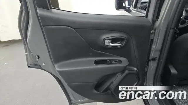 Jeep Renegade 2022 — Photo 4/32
