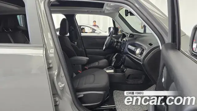 Jeep Renegade 2022 — Photo 13/32
