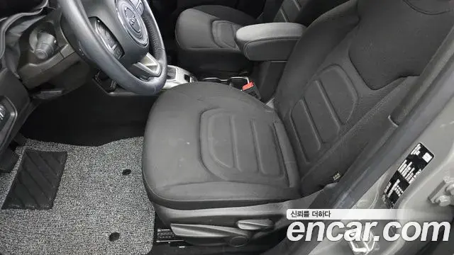 Jeep Renegade 2022 — Photo 30/32