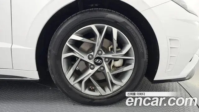 Hyundai Sonata Hybrid 2022 — Photo 8/30