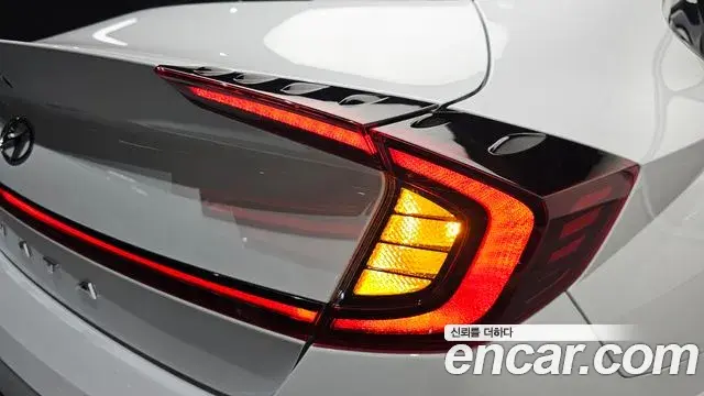 Hyundai Sonata Hybrid 2022 — Photo 26/30