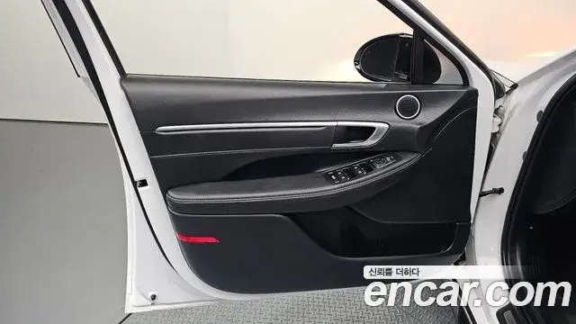 Hyundai Sonata Hybrid 2022 — Photo 12/30