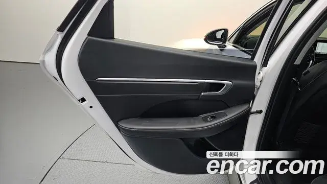 Hyundai Sonata Hybrid 2022 — Photo 13/30
