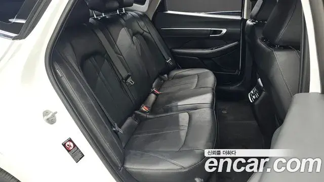 Hyundai Sonata Hybrid 2022 — Photo 16/30