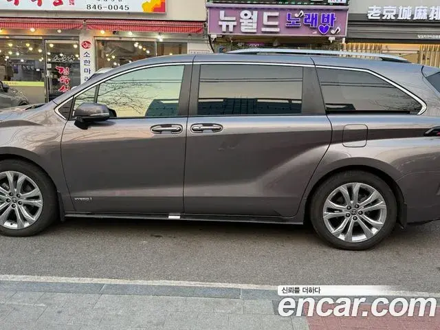 Toyota Sienna 2021 — Şəkil 1/5
