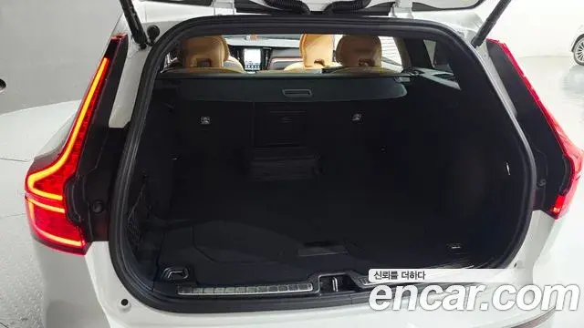 Volvo V60 Cross Country 2025 — Şəkil 16/20