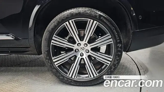 Volvo XC90 2021 — Photo 8/36