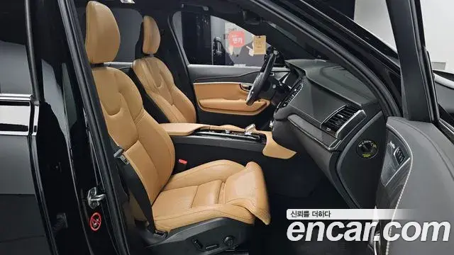 Volvo XC90 2021 — Photo 11/36