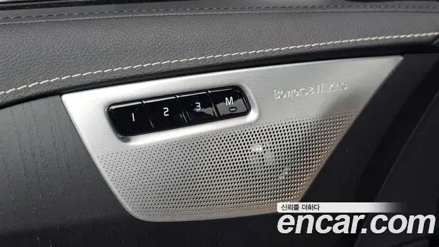 Volvo XC90 2021 — Photo 4/36