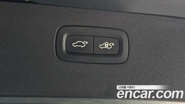 Volvo XC90 2021 — Photo 12/36