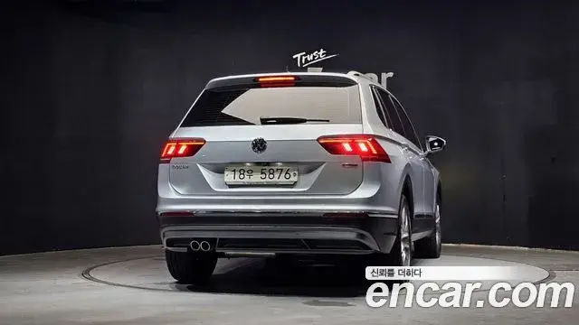 Volkswagen Tiguan 2018 — Şəkil 18/30