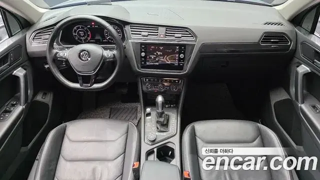 Volkswagen Tiguan 2018 — Şəkil 24/30