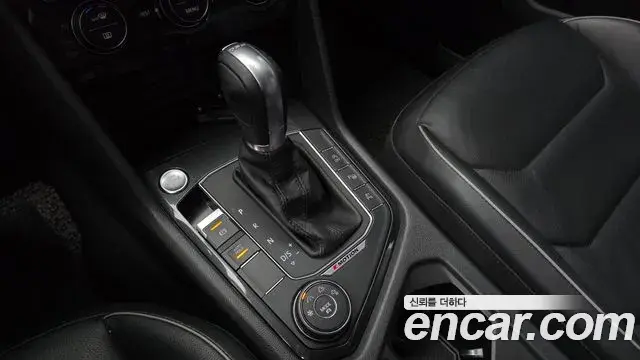 Volkswagen Tiguan 2018 — Şəkil 19/30