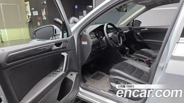 Volkswagen Tiguan 2018 — Şəkil 30/30