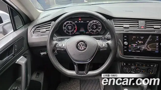 Volkswagen Tiguan 2018 — Şəkil 14/30