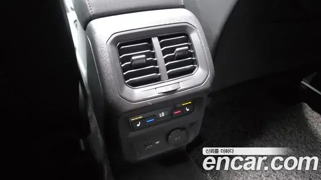 Volkswagen Tiguan 2018 — Şəkil 9/30