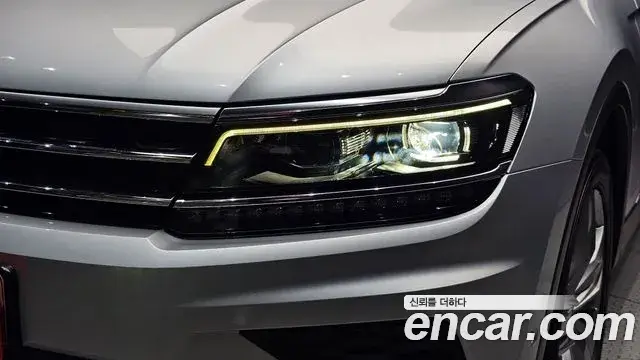 Volkswagen Tiguan 2018 — Şəkil 12/30