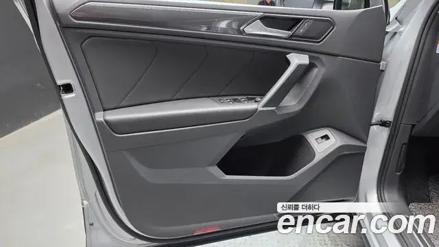 Volkswagen Tiguan 2018 — Şəkil 13/30