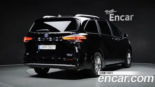 Toyota Sienna 2024 — ფოტო 17/30