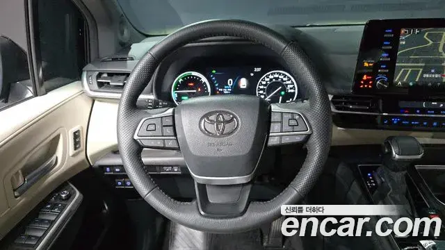 Toyota Sienna 2024 — ფოტო 8/30