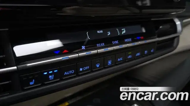 Toyota Sienna 2024 — ფოტო 28/30