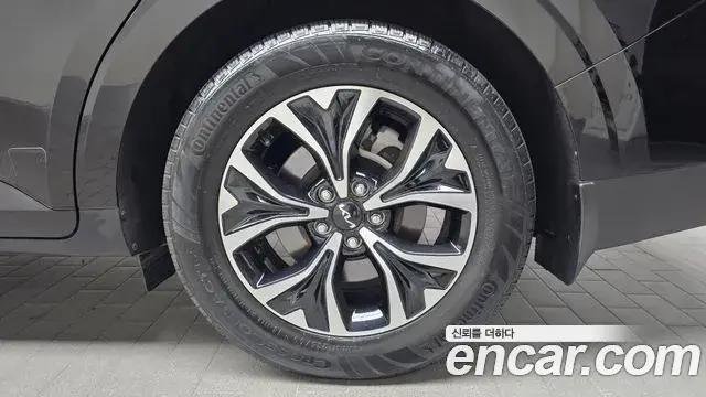 Kia Carnival 2023 — Photo 28/31