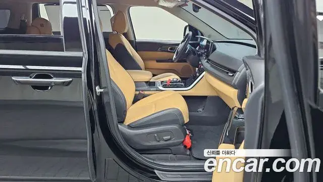 Kia Carnival 2023 — Photo 2/31