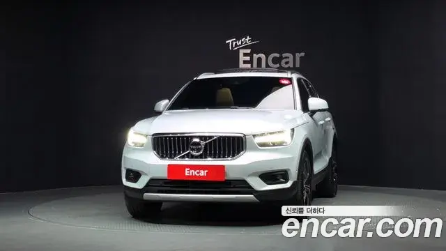 Volvo XC40 2020 — Şəkil 13/32