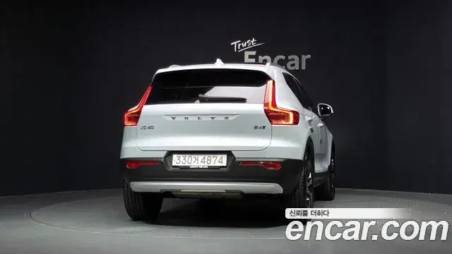 Volvo XC40 2020 — Şəkil 12/32