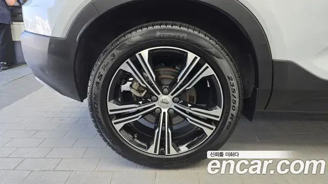 Volvo XC40 2020 — Şəkil 20/32