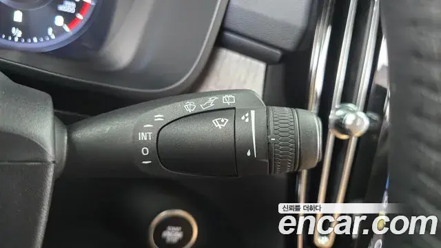 Volvo XC40 2020 — Şəkil 10/32