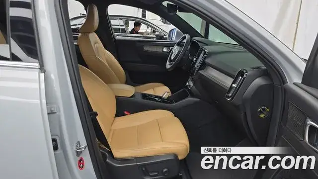 Volvo XC40 2020 — Şəkil 19/32