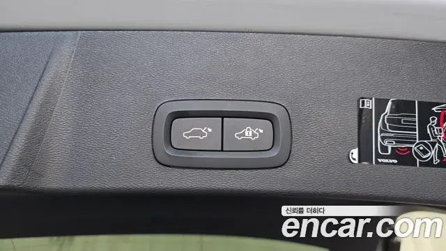 Volvo XC40 2020 — Şəkil 14/32