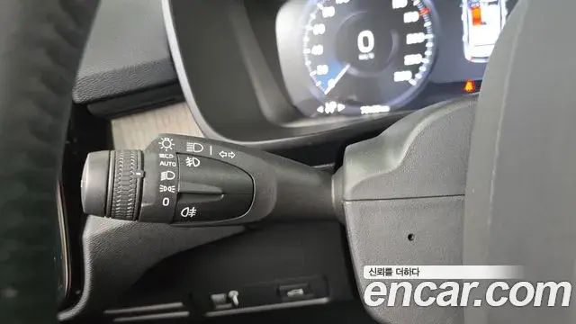 Volvo XC40 2020 — Şəkil 15/32