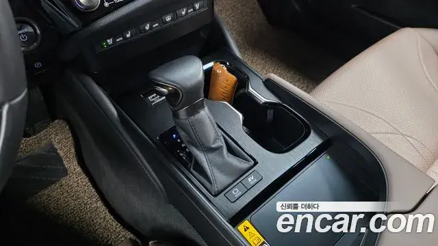 Lexus ES300h 2023 — Şəkil 25/35