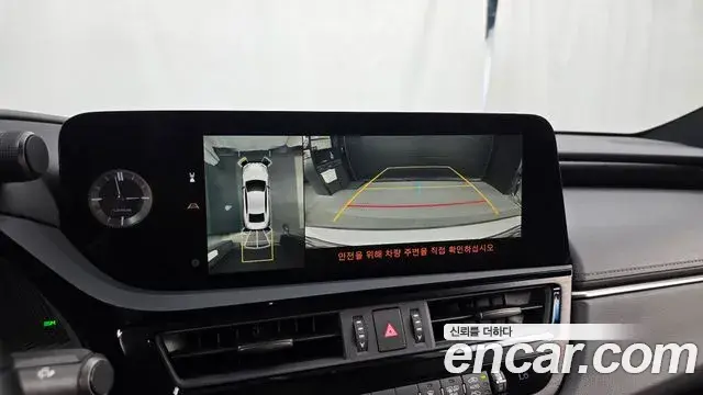 Lexus ES300h 2023 — Şəkil 33/35