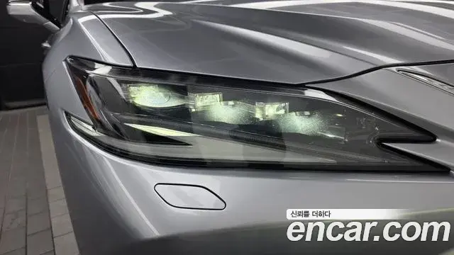 Lexus ES300h 2023 — Şəkil 1/35