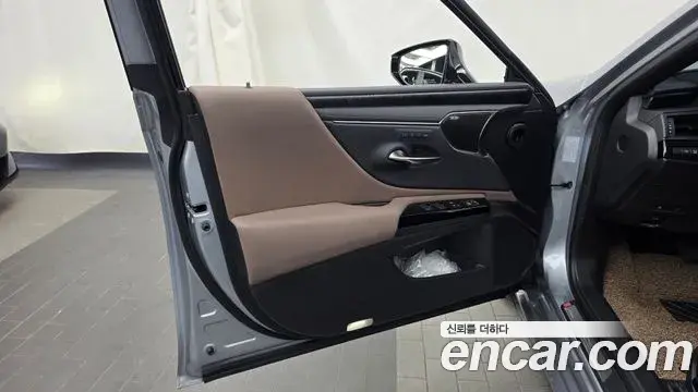 Lexus ES300h 2023 — Şəkil 5/35