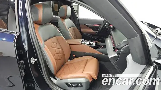 BMW 5 Series 2025 — Фото 12/20