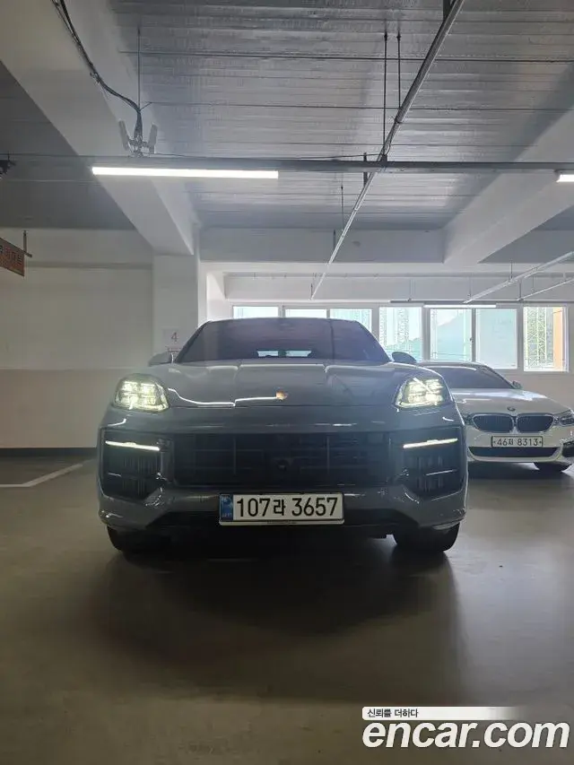 Porsche Cayenne 2025 — ფოტო 1/15